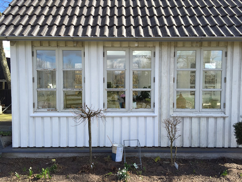 Havehus nymalet træbeklædning - www.vangelyst.dk
